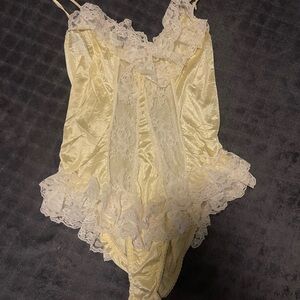 California Dream Elegant Lace Trimmed Yellow Teddy ( Medium)